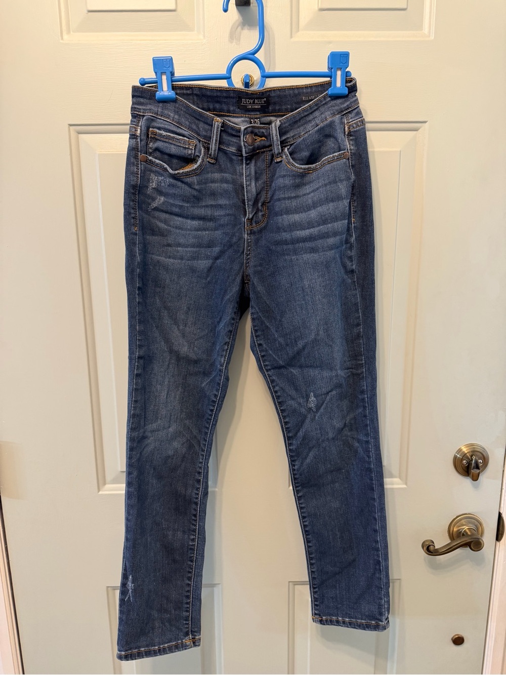 Judy Blue Medium Wash Ankle Crop Slim Jeans